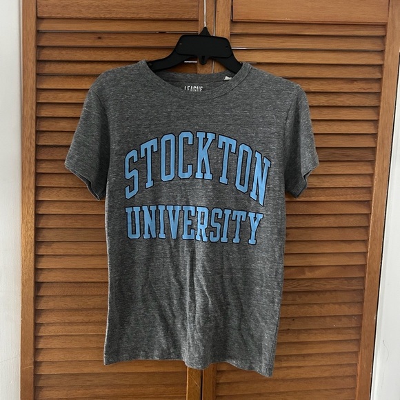 Stockton University New Jersey D3 College Graphic School Tee Sz XS - Picture 1 of 6